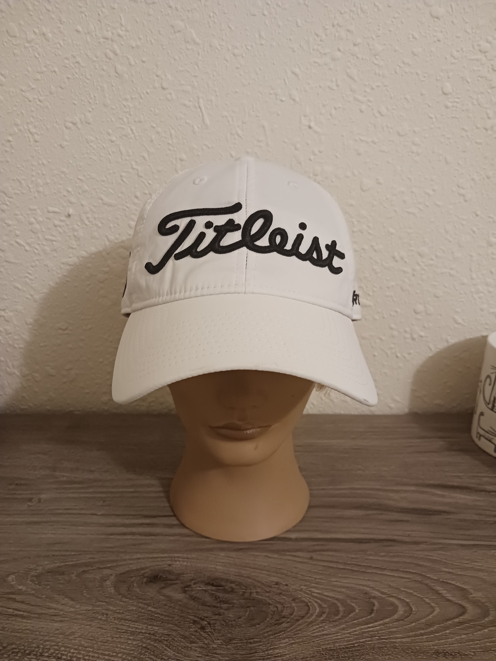 Titleist Men's White Cap with Black Script Logo FJ- PRO V 1 - Adjustable